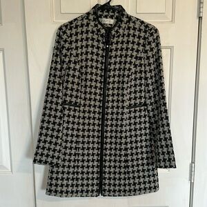 Kasper Black and white full zip jacket size 4 women’s